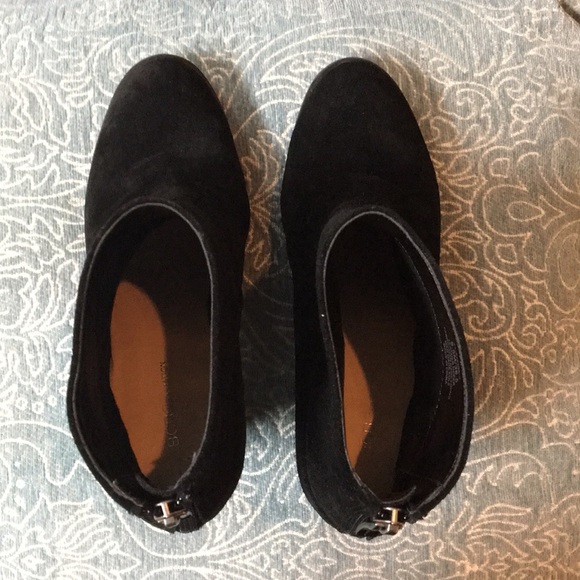 BCBGgeneration Black 6.5 booties - Picture 3 of 5